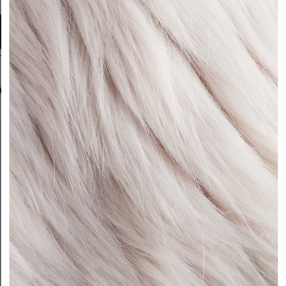 NWOT Express Oversized Faux Fur Coat - Picture 6 of 8